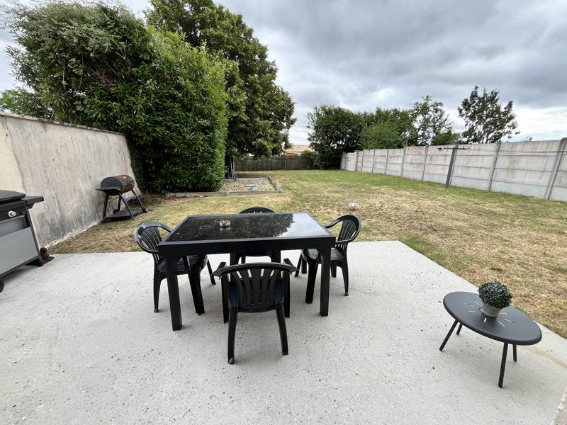 Vente Immeuble BAYAS - -  242 m² - (33230)