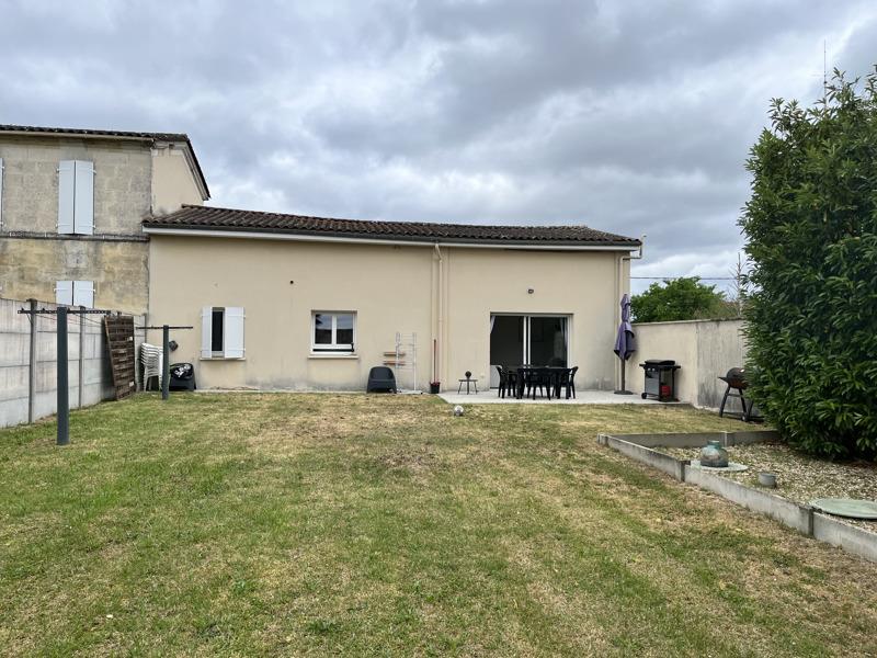 Vente Immeuble BAYAS - -  242 m² - (33230)