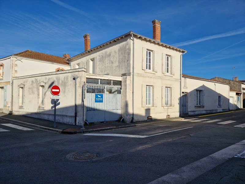 Vente Maison ANDILLY - 7 pièces -188 m² - (17230)