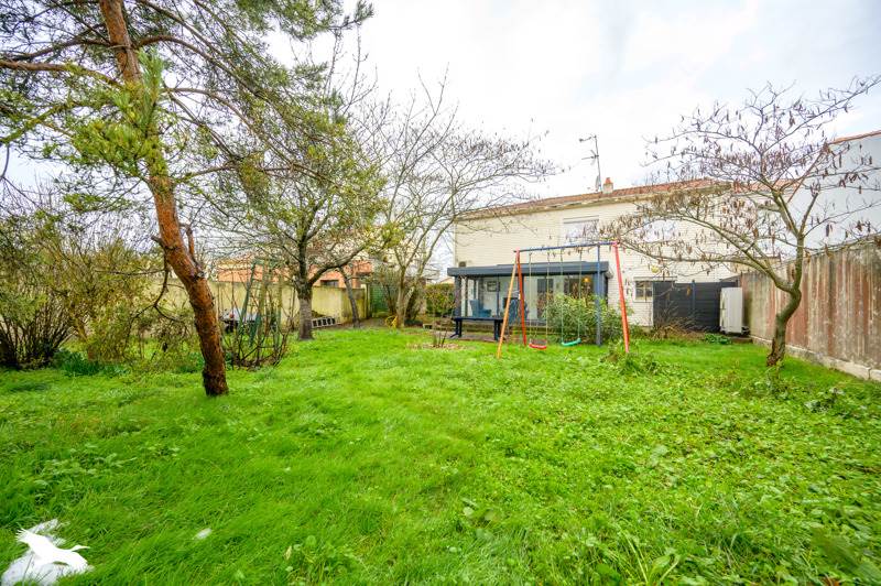 Vente Maison LAGORD - 8 pièces -160 m² - (17140)