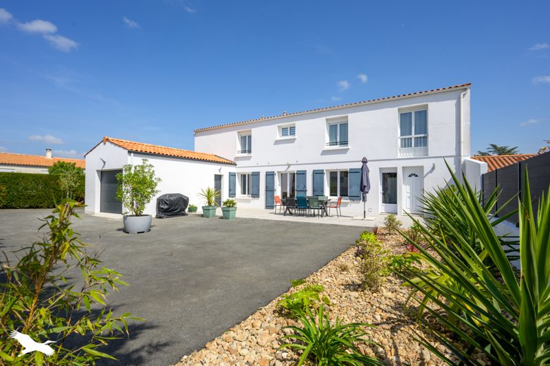 Vente Maison NIEUL SUR MER - 11 pièces -243 m² - (17137)