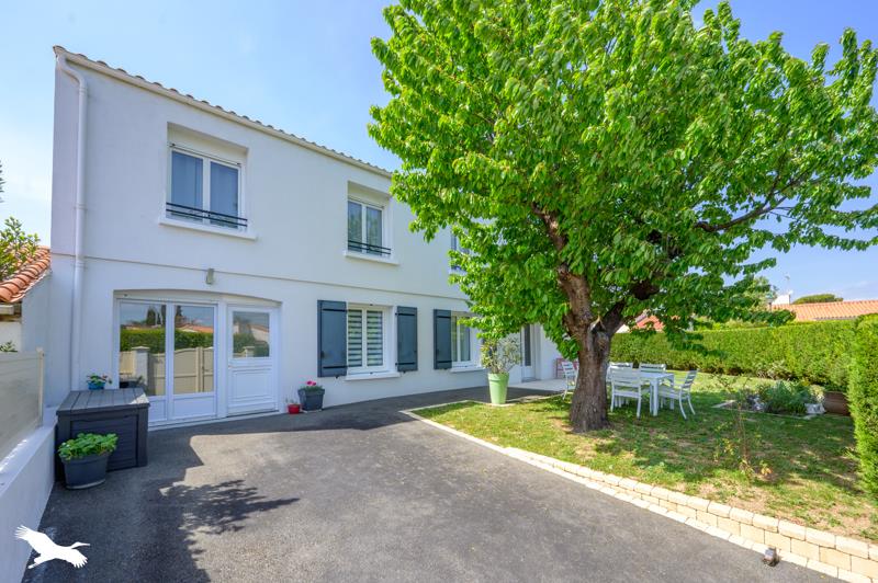 Vente Maison NIEUL SUR MER - 11 pièces -243 m² - (17137)