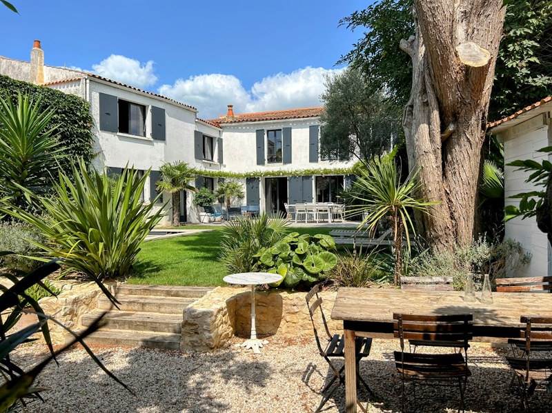 Maison 7 pièces 200 m² · à Nieul-sur-Mer · 200 m² · 895 000 €