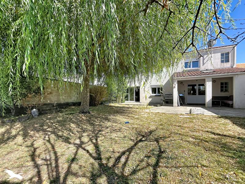 Maison 5 pièces 141 m² · à Esnandes · 141 m² · 296 520 €