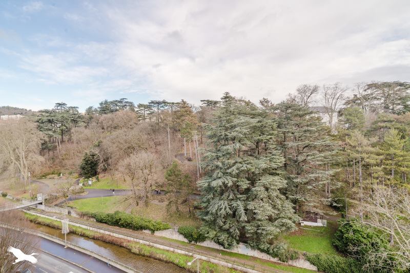 Vente Appartement OULLINS - 5 pièces -113 m² - (69600)