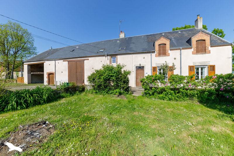 Maison 9 pièces 205 m² · à Saint-Sulpice-les-Feuilles · 205 m² · 148 400 €