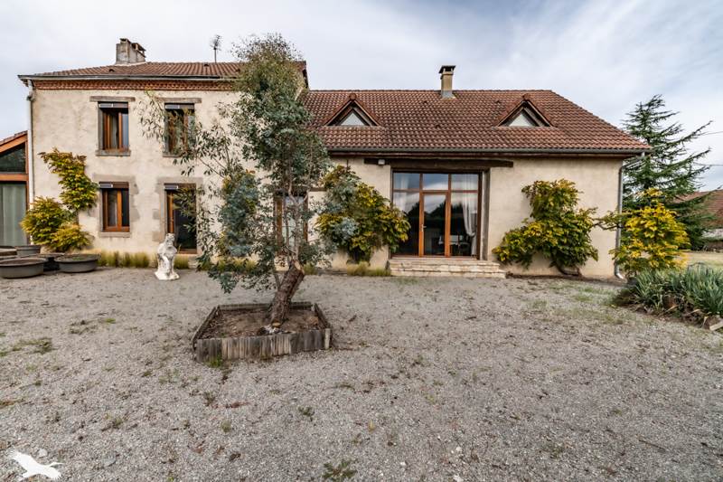 Vente Maison ST HILAIRE LA TREILLE - 8 pièces -217 m² - (87190)