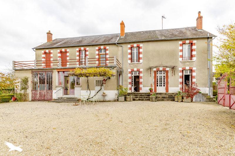 Vente Maison Saint-Sulpice-les-Feuilles - 16 pièces -330 m² - (87160)
