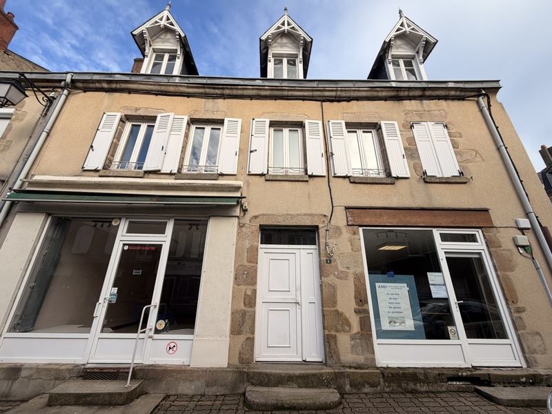 Immeuble 179 m² · à Dun-le-Palestel · 179 m² · 140 400 €