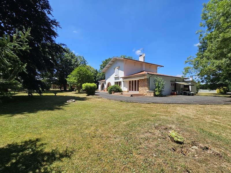Vente Maison POINTIS INARD - 7 pièces -218 m² - (31800)