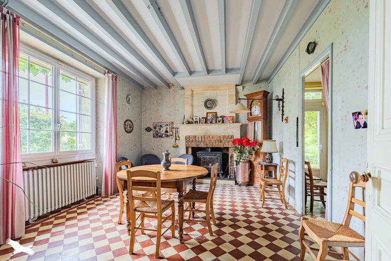 Vente Maison LAMOTHE MONTRAVEL - 7 pièces -162 m² - (24230)