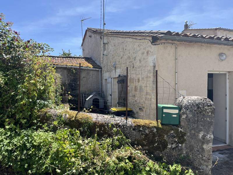 Vente Maison GENSAC - 1 pièce -51 m² - (33890)