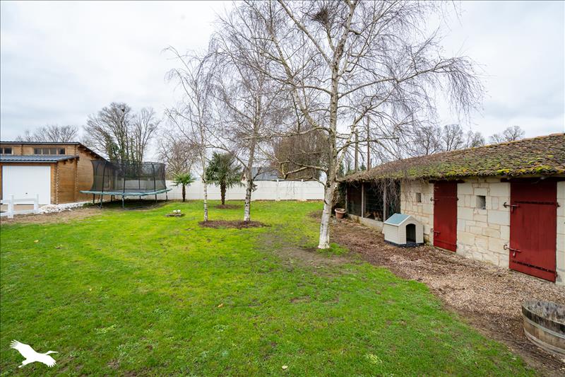 Vente Maison LES TROIS MOUTIERS - 7 pièces -241 m² - (86120)