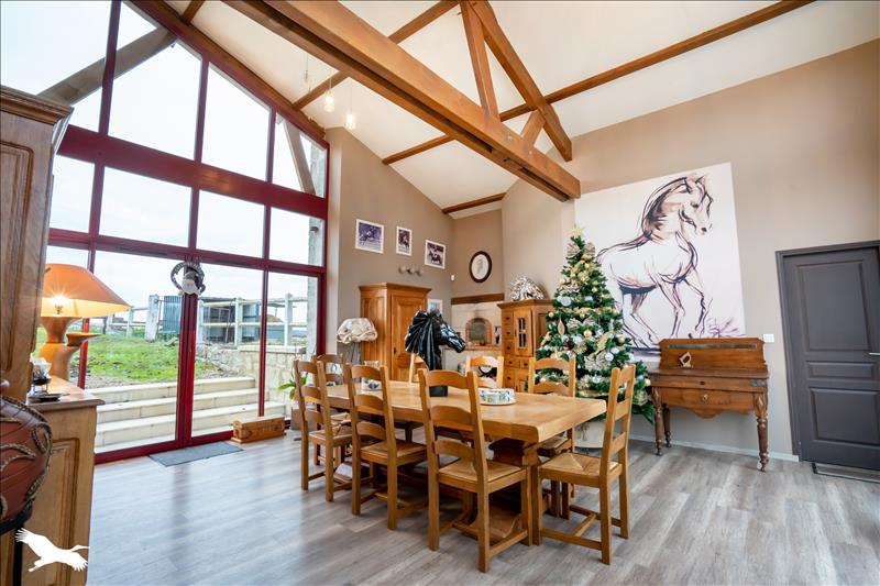 Vente Maison LES TROIS MOUTIERS - 7 pièces -241 m² - (86120)