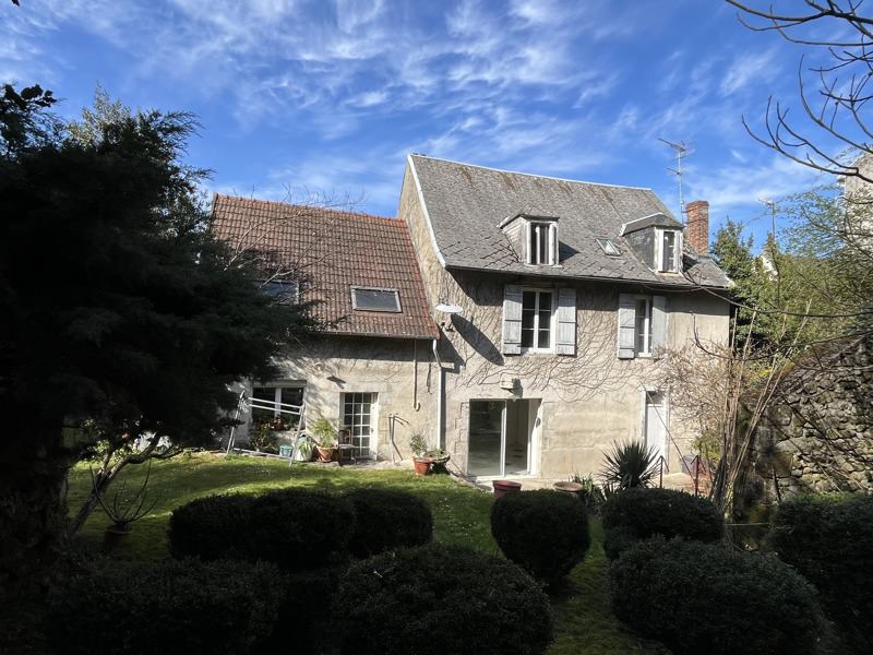 Vente Maison GUERET - 7 pièces -173 m² - (23000)