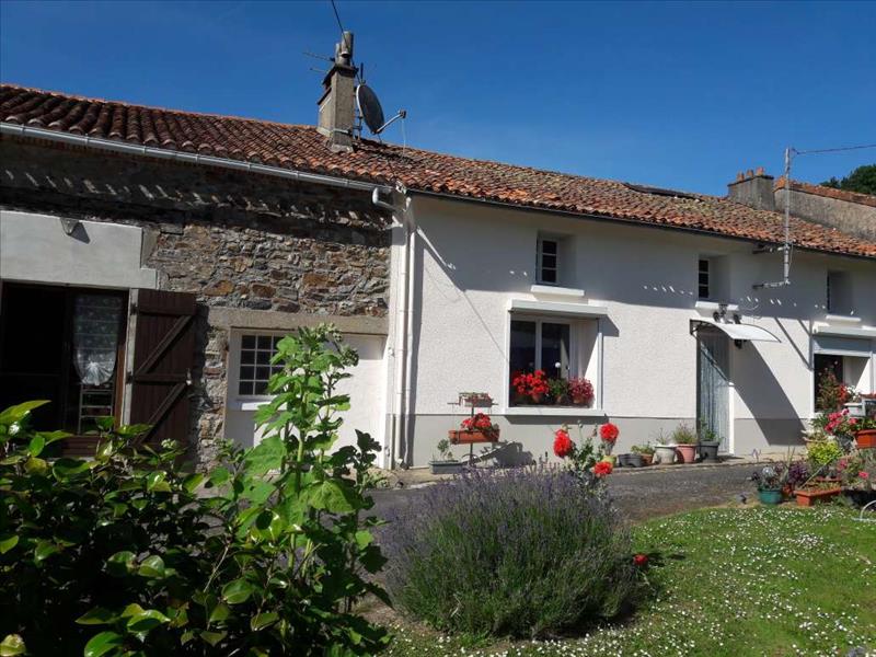 Vente Maison ST BONNET DE BELLAC - 6 pièces -160 m² - (87300)
