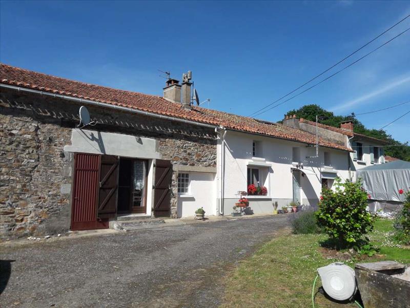 Vente Maison ST BONNET DE BELLAC - 6 pièces -160 m² - (87300)