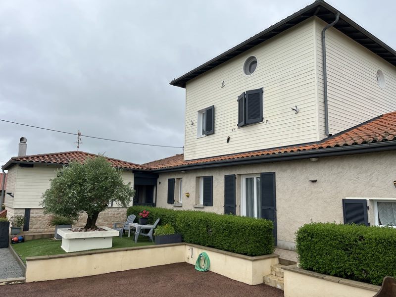 Vente Maison LE DORAT - 11 pièces -234 m² - (87210)