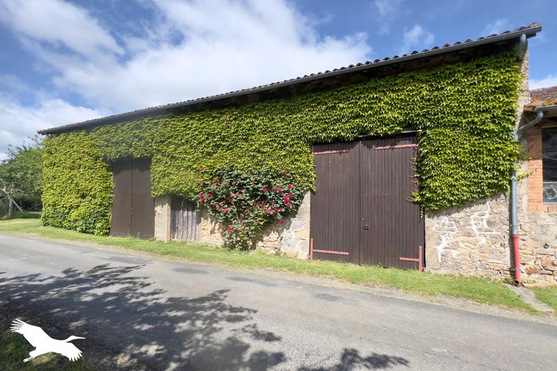 Vente Maison ST JUNIEN LES COMBES - 6 pièces -160 m² - (87300)