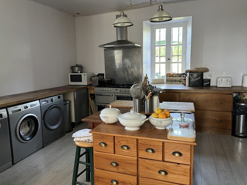 Vente Maison ST BONNET DE BELLAC - 7 pièces -268 m² - (87300)