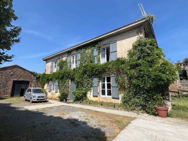 Vente Maison ST BONNET DE BELLAC - 7 pièces -268 m² - (87300)