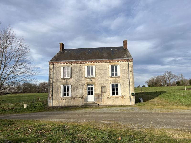 Vente Maison MAGNAC LAVAL - 9 pièces -202 m² - (87190)