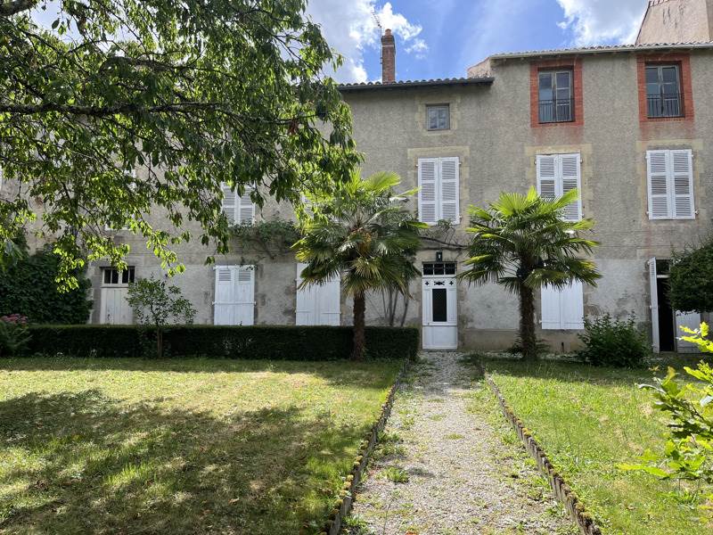 Vente Maison LE DORAT - 7 pièces -283 m² - (87210)