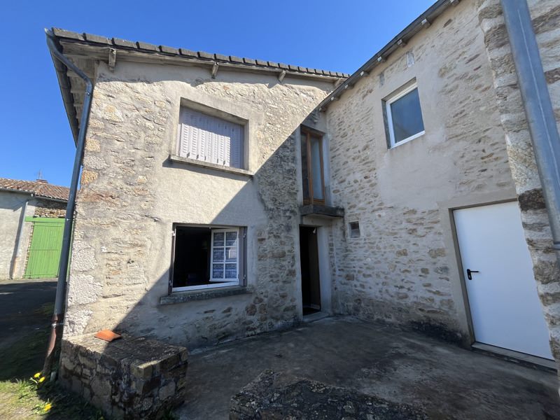 Vente Maison PEYRAT DE BELLAC - 9 pièces -179 m² - (87300)