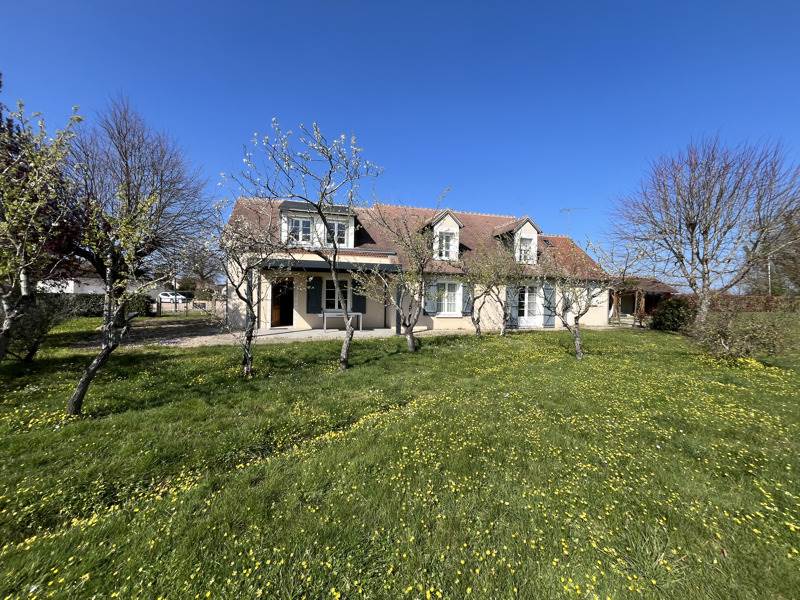 Vente Maison ST GEORGES SUR LA PREE - 7 pièces -196 m² - (18100)