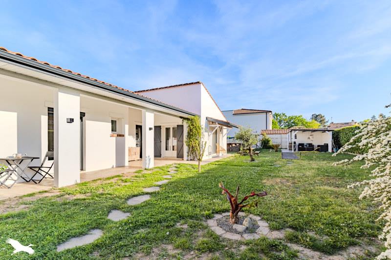 Vente Maison MONTUSSAN - 6 pièces -158 m² - (33450)