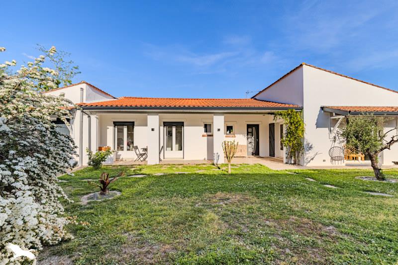 Vente Maison MONTUSSAN - 6 pièces -158 m² - (33450)