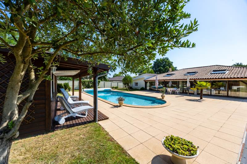 Vente Maison MONTUSSAN - 7 pièces -200 m² - (33450)