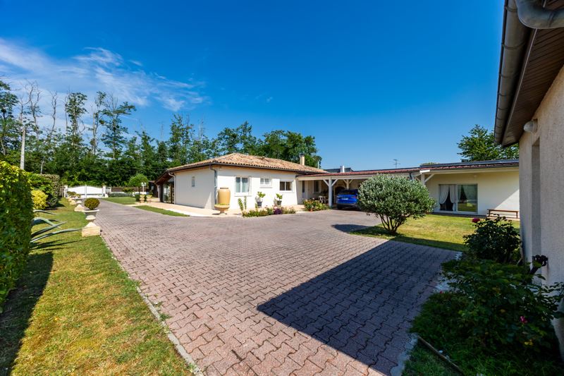 Vente Maison MONTUSSAN - 7 pièces -200 m² - (33450)