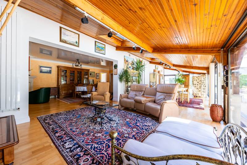 Vente Maison MONTUSSAN - 7 pièces -200 m² - (33450)