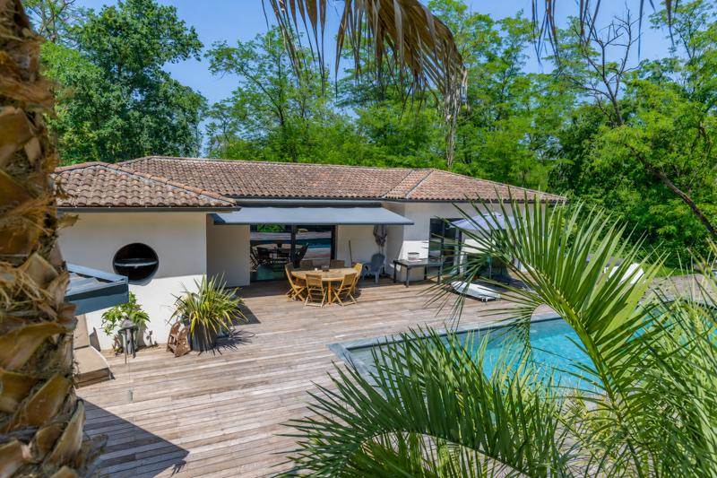 Vente Maison MONTUSSAN - 5 pièces -150 m² - (33450)