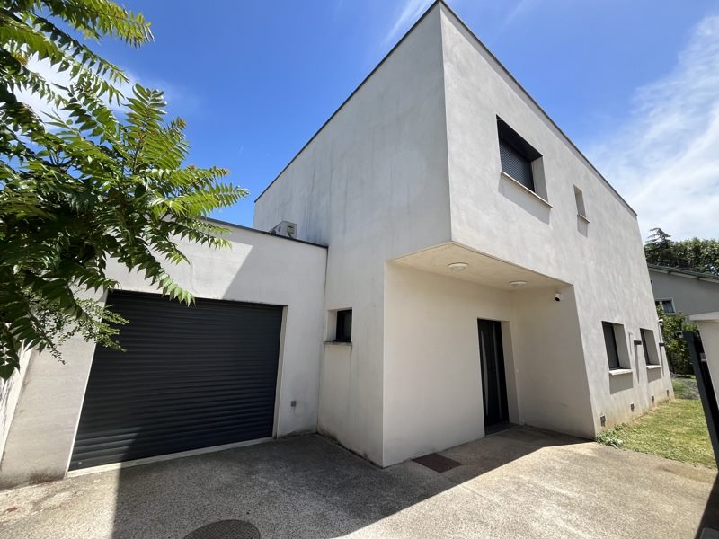 Vente Maison ST PRIEST - 5 pièces -163 m² - (69800)