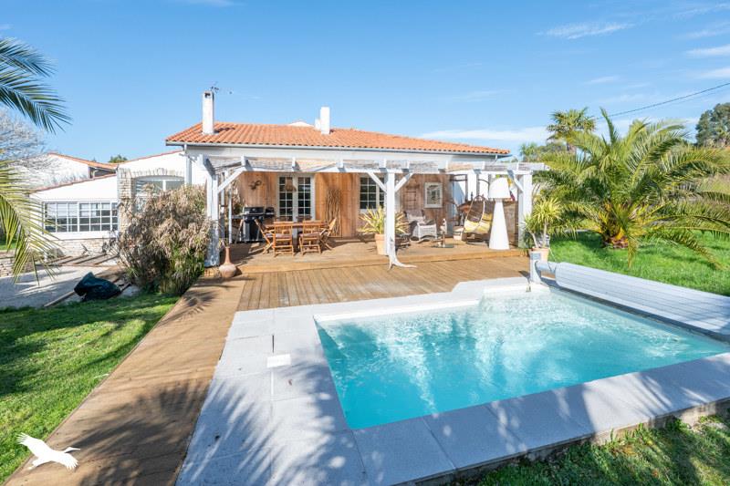 Vente Maison LE CHATEAU D OLERON - 6 pièces -117 m² - (17480)
