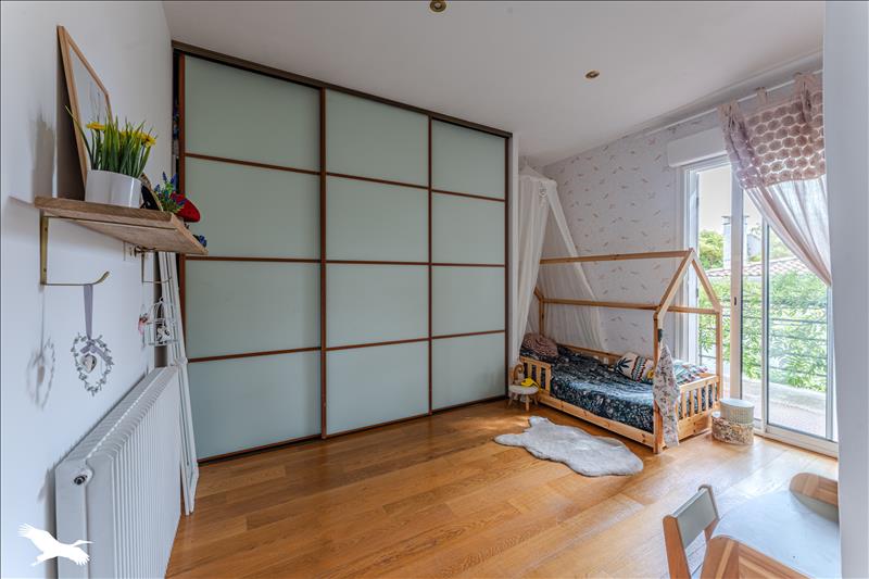 Vente Maison GUJAN MESTRAS - 8 pièces -200 m² - (33470)