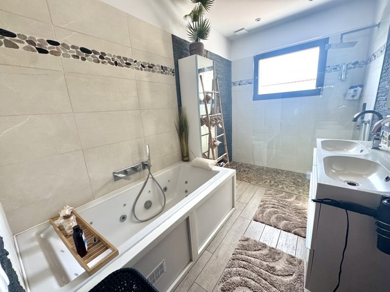 Vente Maison GUJAN MESTRAS - 5 pièces -127 m² - (33470)