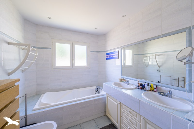 Vente Maison GUJAN MESTRAS - 7 pièces -157 m² - (33470)