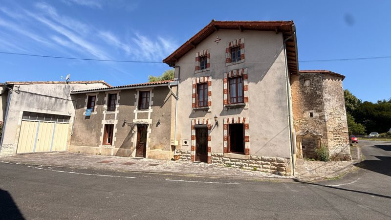 Vente Maison LIZANT - 10 pièces -199 m² - (86400)