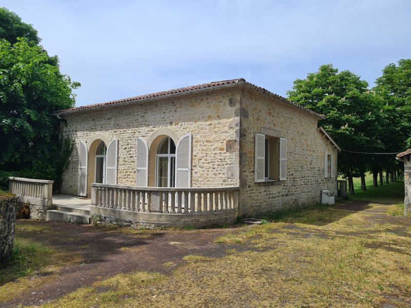 Vente Maison ST CLAUD - 16 pièces -639 m² - (16450)