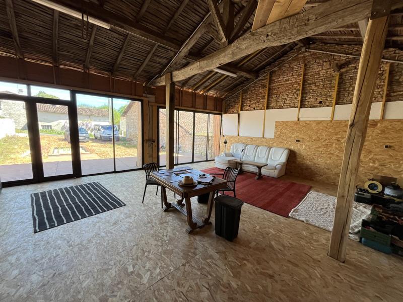 Vente Grange NANTEUIL EN VALLEE - 2 pièces -77 m² - (16700)