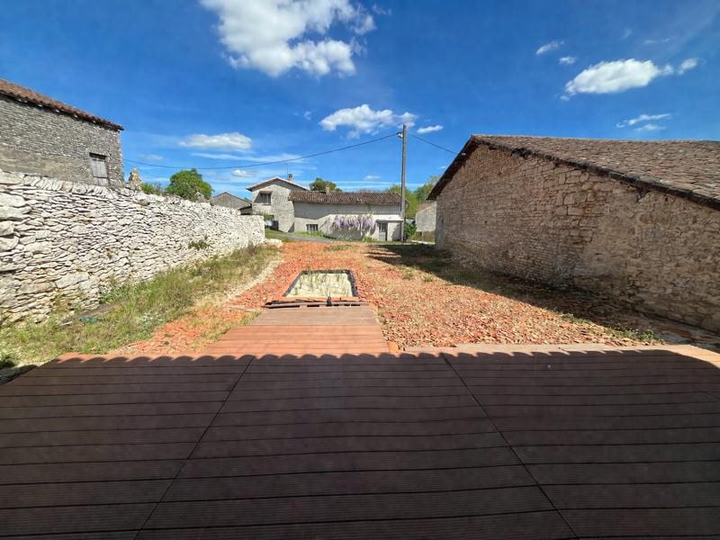 Vente Grange NANTEUIL EN VALLEE - 2 pièces -77 m² - (16700)