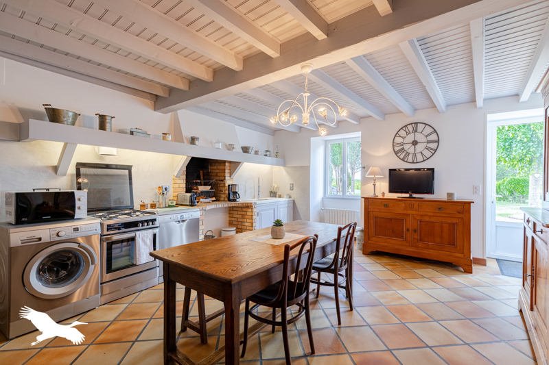 Vente Maison NANTEUIL EN VALLEE - 8 pièces -235 m² - (16700)