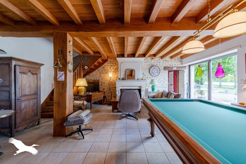 Vente Maison NANTEUIL EN VALLEE - 8 pièces -235 m² - (16700)