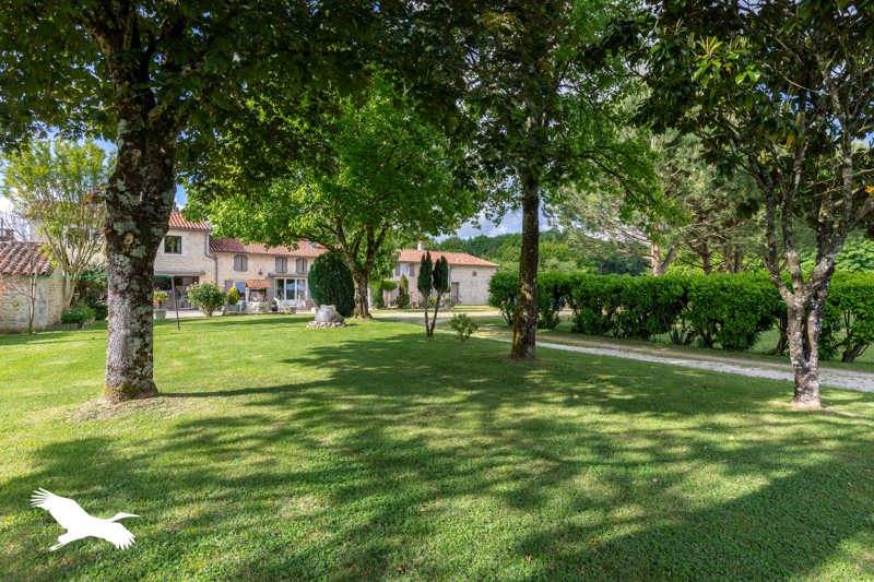 Vente Maison NANTEUIL EN VALLEE - 8 pièces -235 m² - (16700)