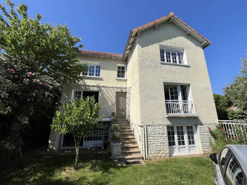 Vente Maison LES ADJOTS - 5 pièces -106 m² - (16700)