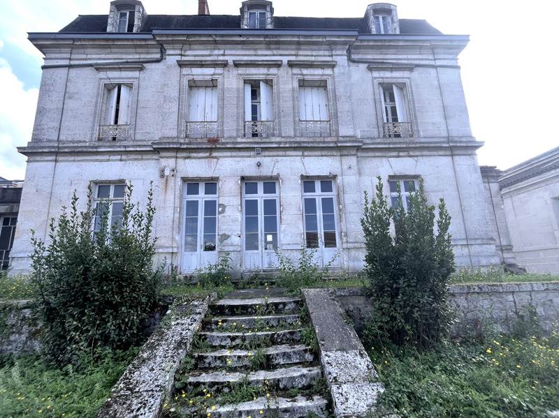Vente Immeuble RUFFEC - -  600 m² - (16700)