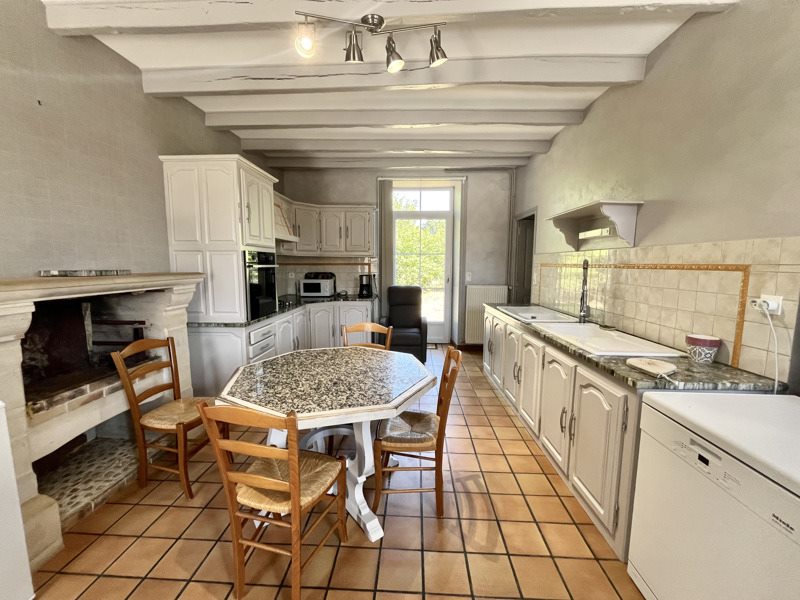 Vente Maison CELLEFROUIN - 5 pièces -185 m² - (16260)